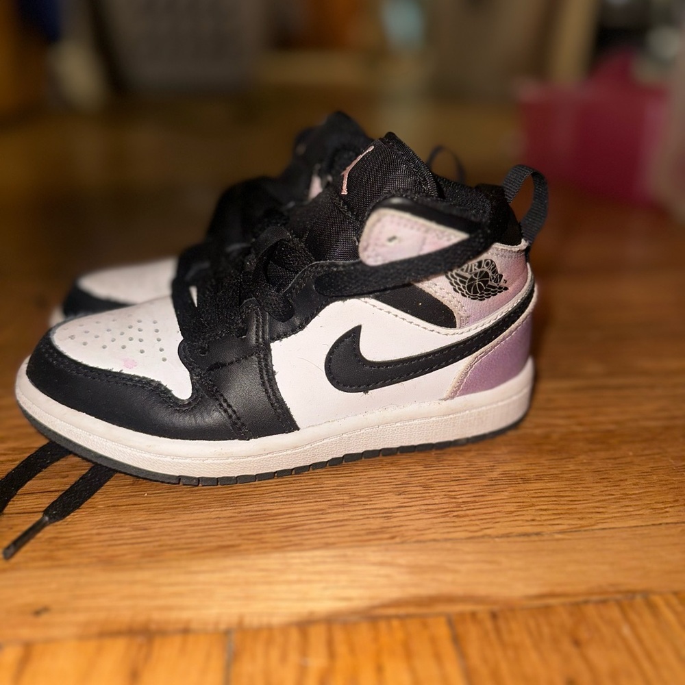 Nike Kids Black and White Shoes